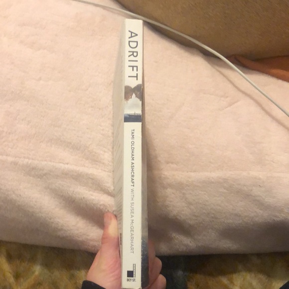 Adrift by Tami Oldham Ashcraft with Suesea McGearhart - Picture 2 of 3